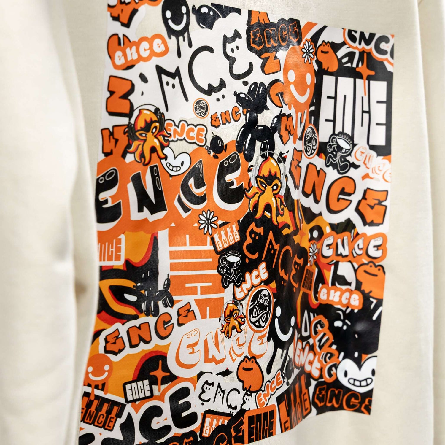 GRAFFITI Light Hoodie Bone White